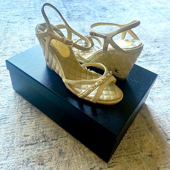 A beautiful Chanel Sandals - Picture 1 of 4